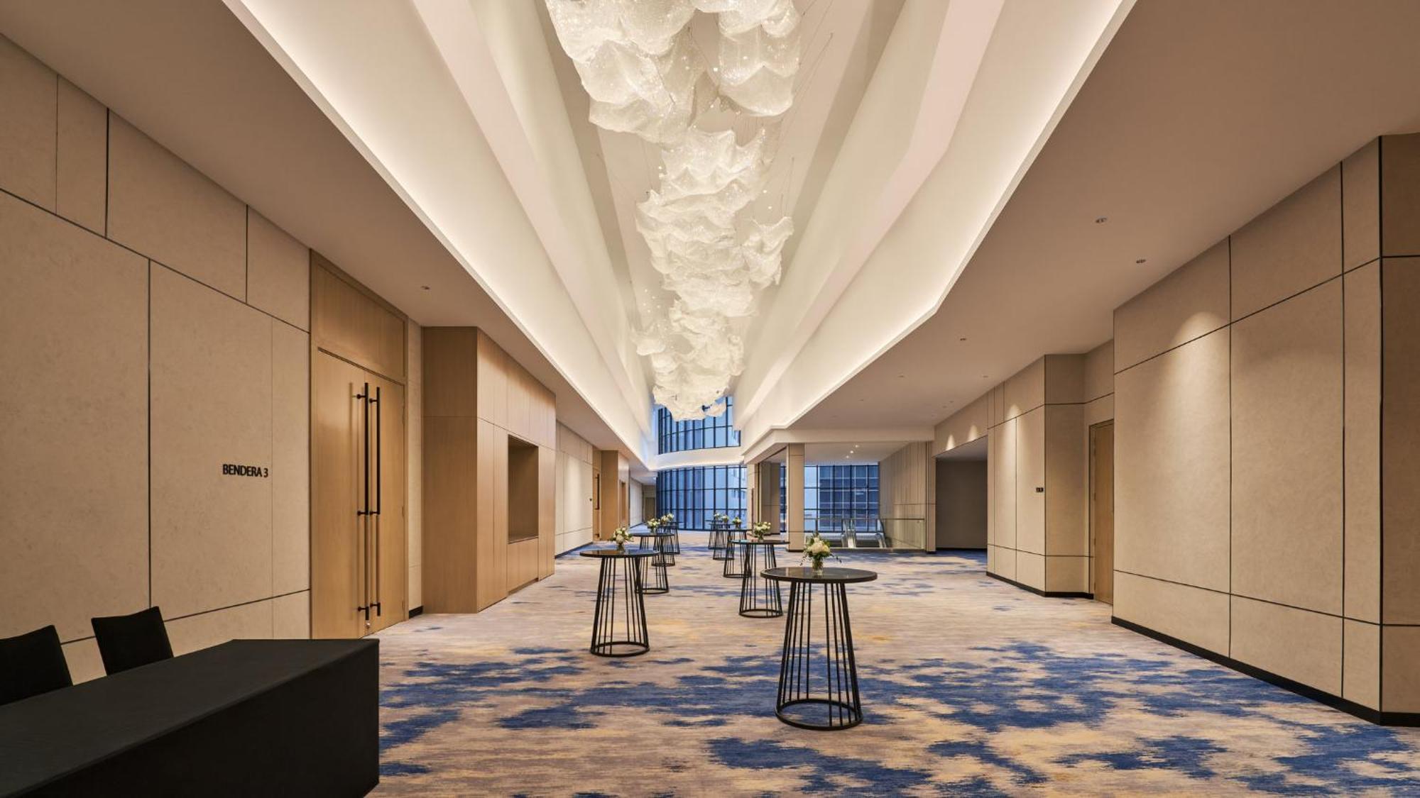 Holiday Inn & Suites Penang Prai By Ihg Букит-Мертаджам Экстерьер фото