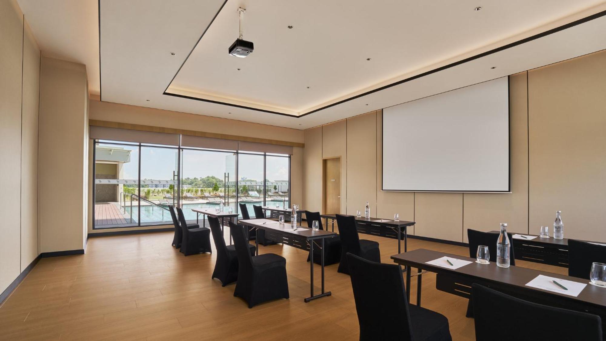 Holiday Inn & Suites Penang Prai By Ihg Букит-Мертаджам Экстерьер фото
