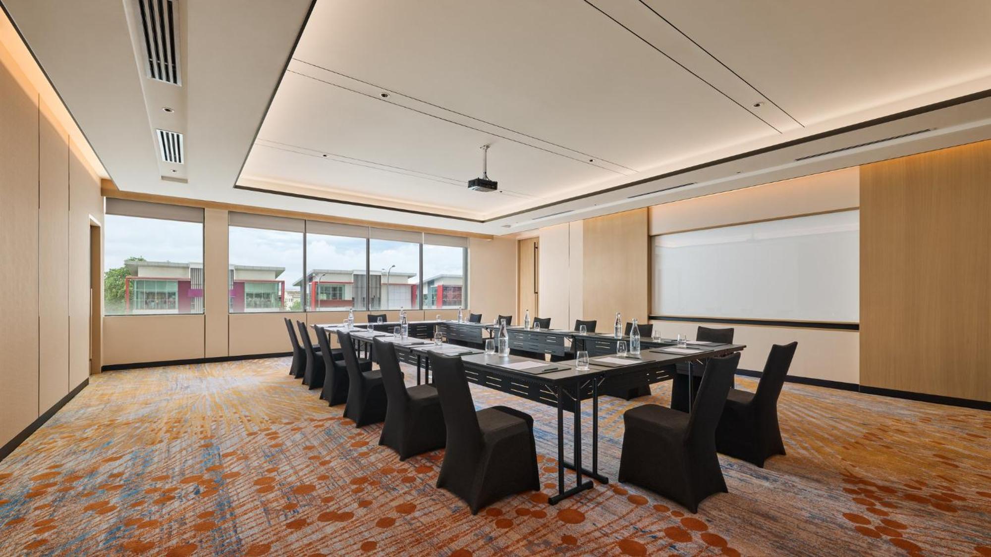 Holiday Inn & Suites Penang Prai By Ihg Букит-Мертаджам Экстерьер фото